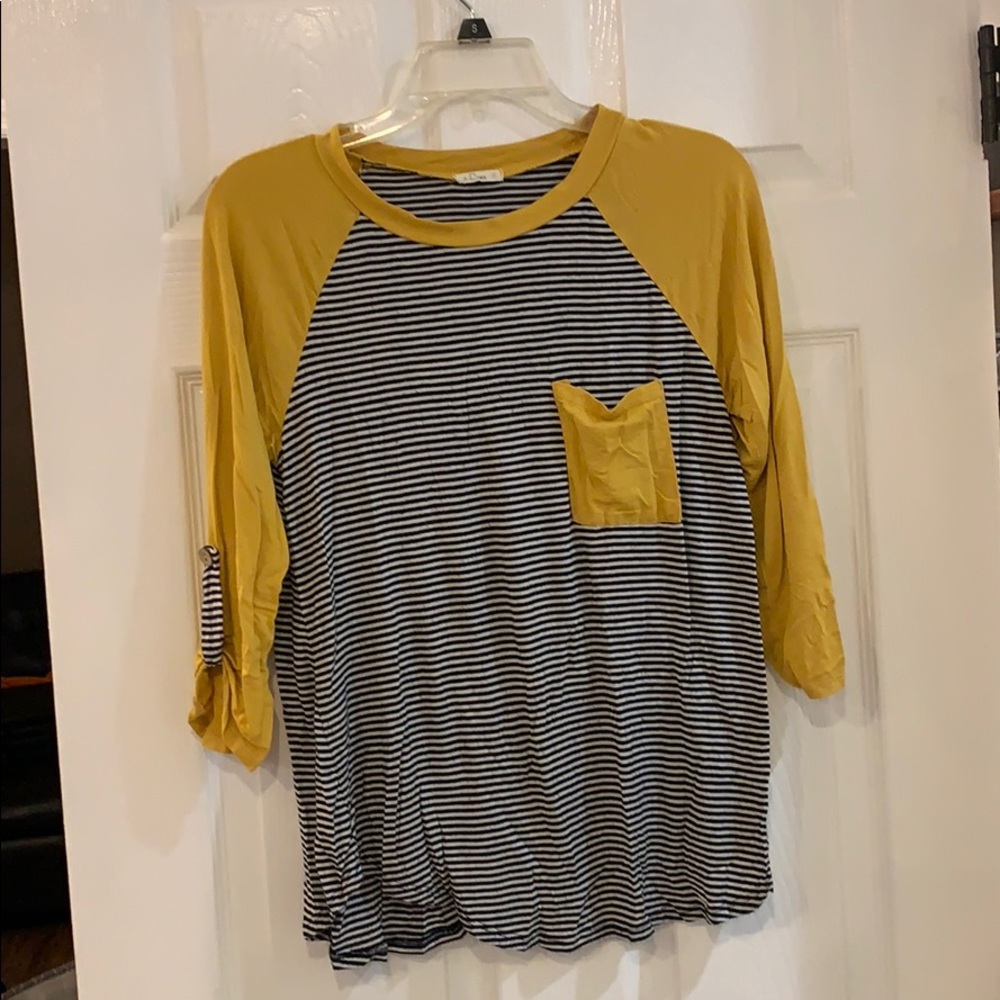 3/4 length sleeved top